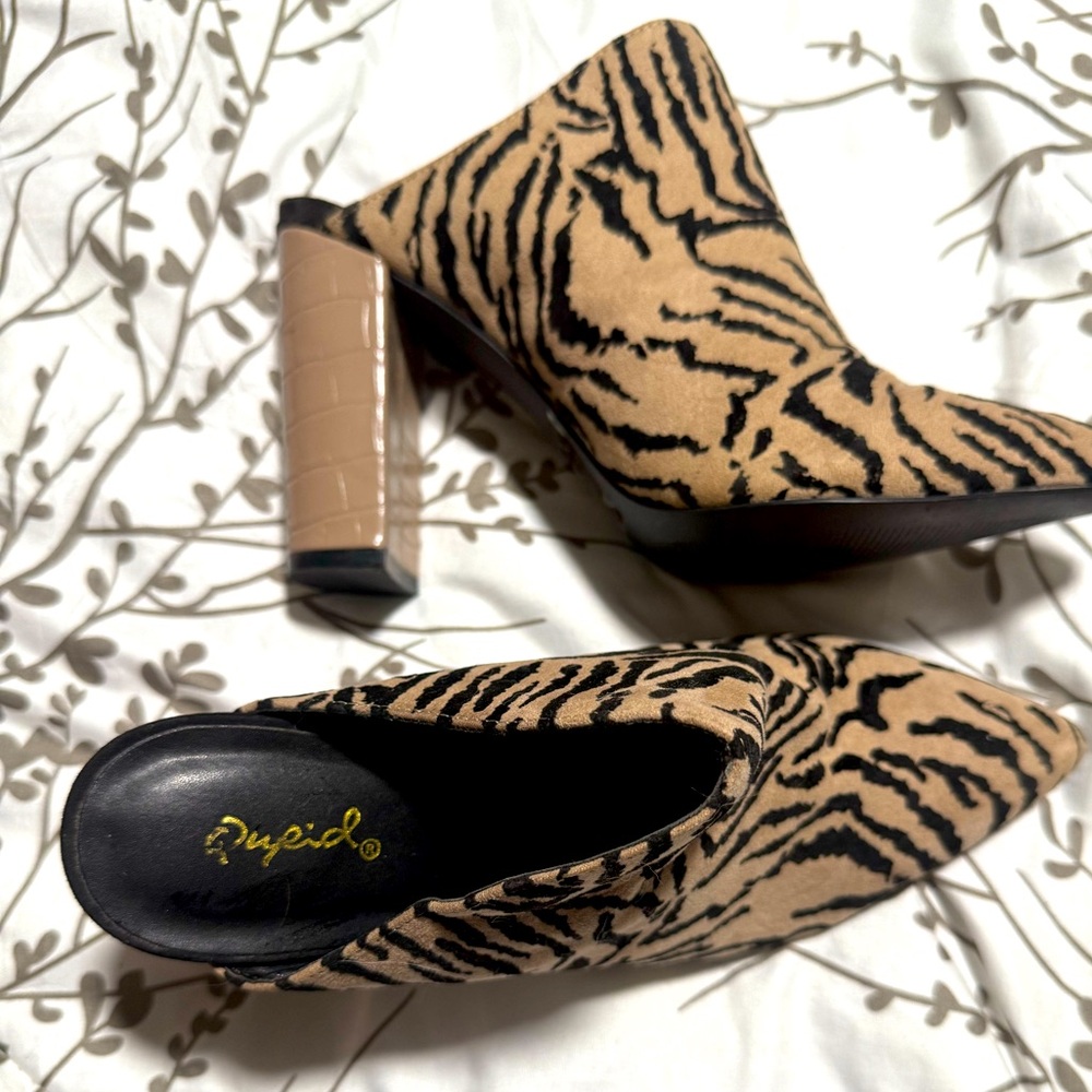Zebra print black and tan mules